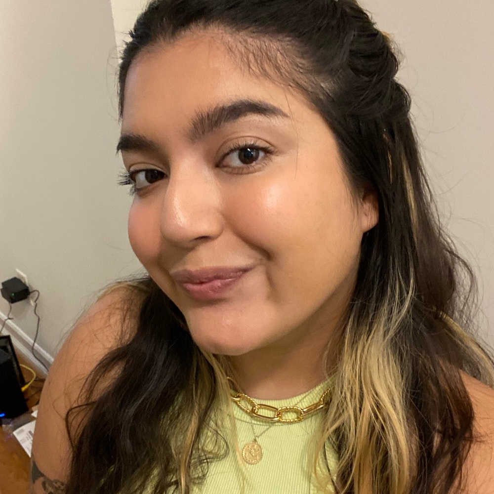 Meet your Posher, Claudia